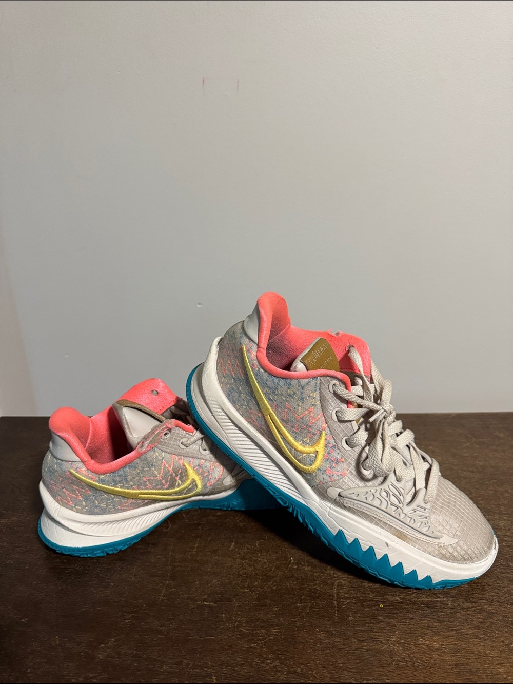 Nike Kyrie basketball/volleyball shoes